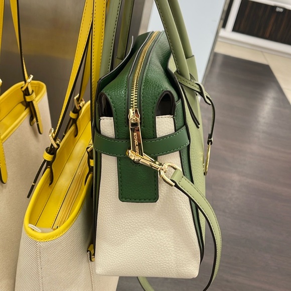 MICHAEL KORS
Mercer Medium Color-Block Belted Satchel Crossbody Purse 
NWT - Picture 5 of 16